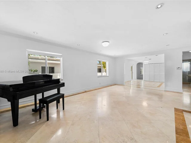 1351 Harrison St, Hollywood FL 33019