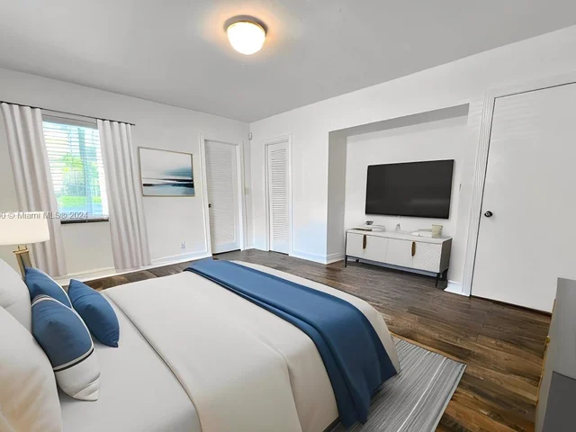 1351 Harrison St, Hollywood FL 33019