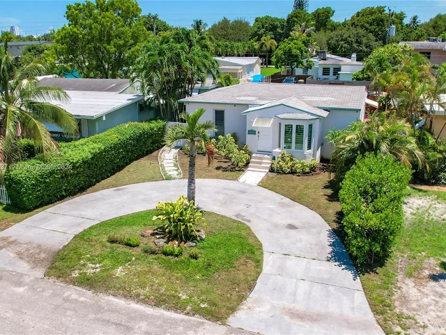 2534 Wilson St, Hollywood FL 33020