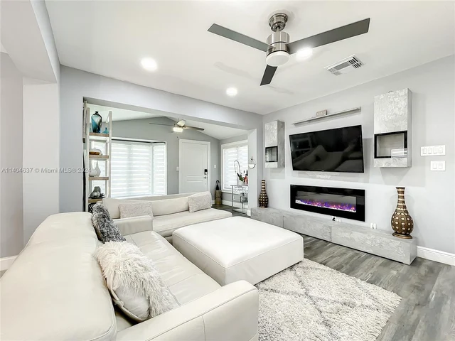 2534 Wilson St, Hollywood FL 33020