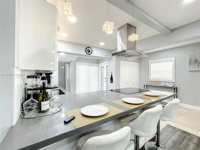 2534 Wilson St, Hollywood FL 33020