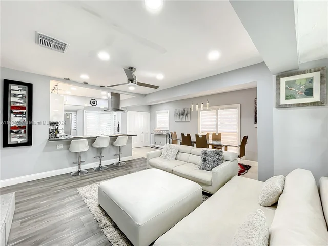 2534 Wilson St, Hollywood FL 33020