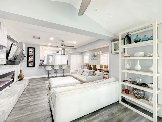 2534 Wilson St, Hollywood FL 33020