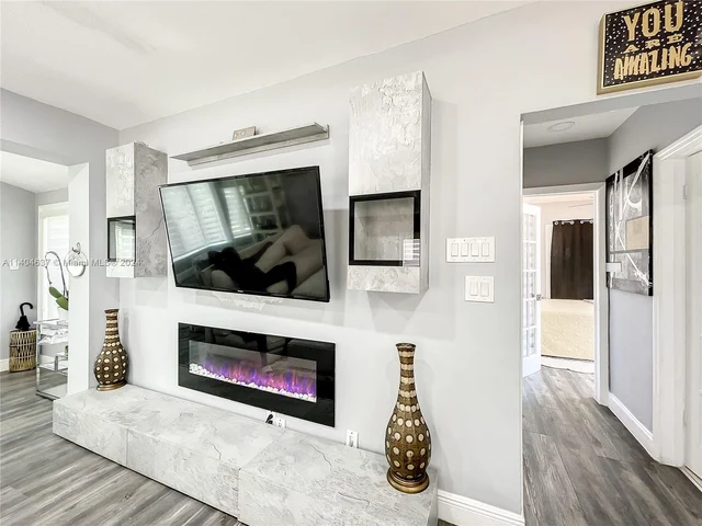 2534 Wilson St, Hollywood FL 33020