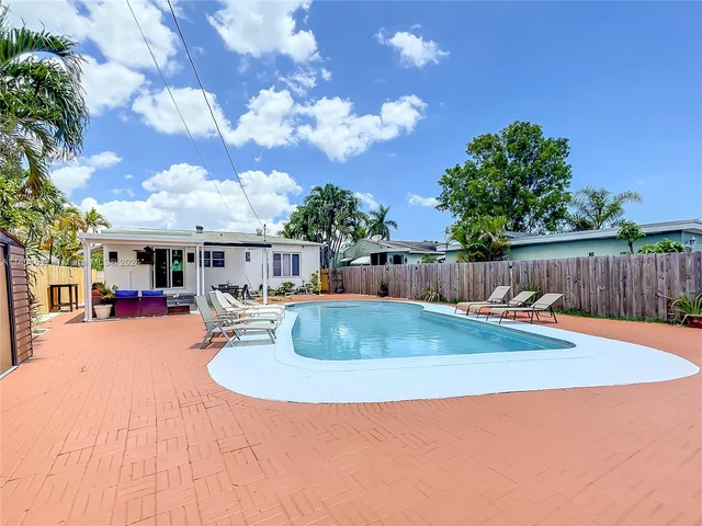 2534 Wilson St, Hollywood FL 33020