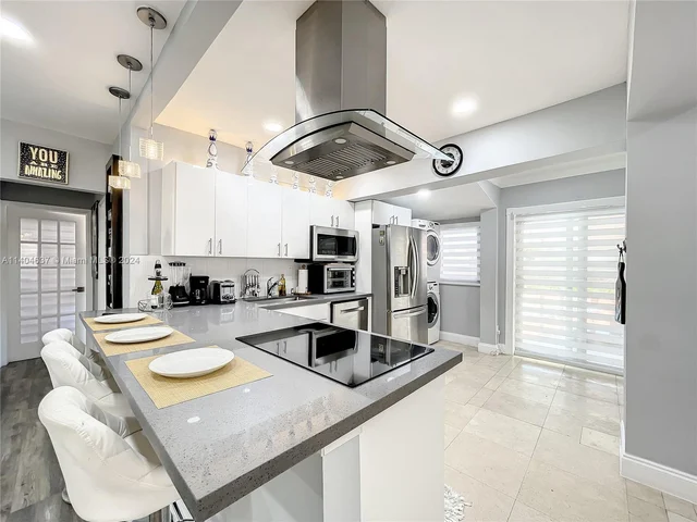 2534 Wilson St, Hollywood FL 33020