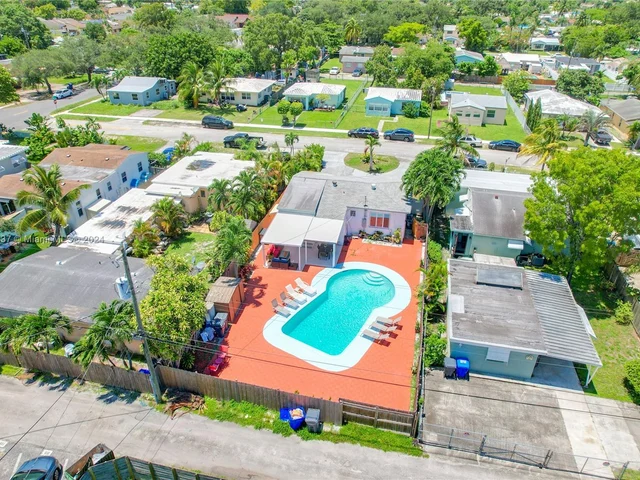 2534 Wilson St, Hollywood FL 33020