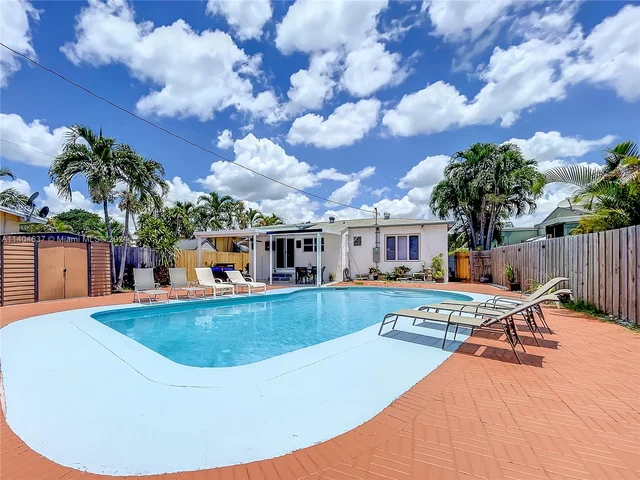 2534 Wilson St, Hollywood FL 33020