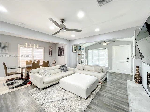 2534 Wilson St, Hollywood FL 33020