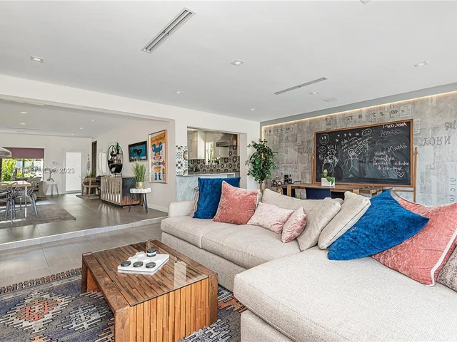 1281 Stillwater Dr # 1281, Miami Beach FL 33141