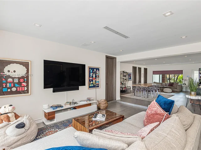 1281 Stillwater Dr # 1281, Miami Beach FL 33141