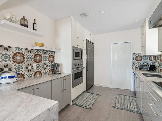 1281 Stillwater Dr # 1281, Miami Beach FL 33141