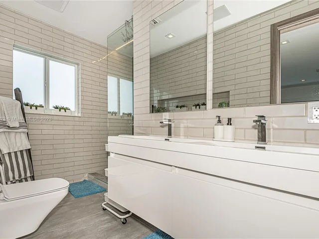 1281 Stillwater Dr # 1281, Miami Beach FL 33141