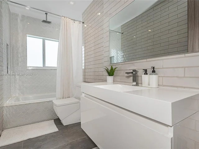 1281 Stillwater Dr # 1281, Miami Beach FL 33141