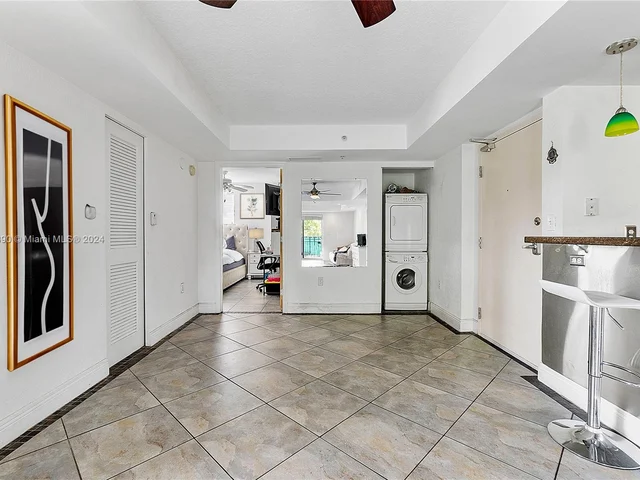 498 SW 2nd St # 2D, Miami FL 33130