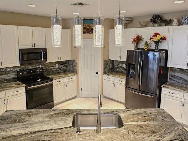 110 Ibisca Ter, Royal Palm Beach FL 33411