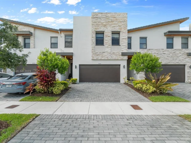 10561 NW 78th Ter, Doral FL 33178