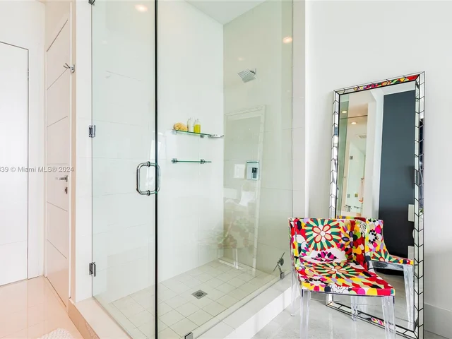 460 NE 28th St # 4003, Miami FL 33137