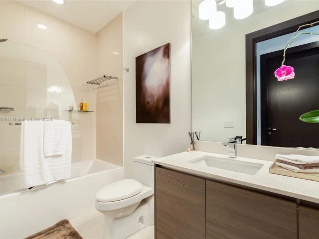 460 NE 28th St # 4003, Miami FL 33137