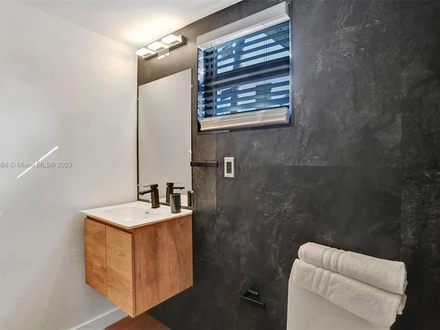 6529 SW 39th Ter, Miami FL 33155