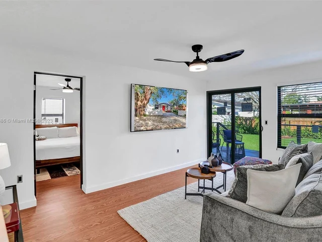 6529 SW 39th Ter, Miami FL 33155