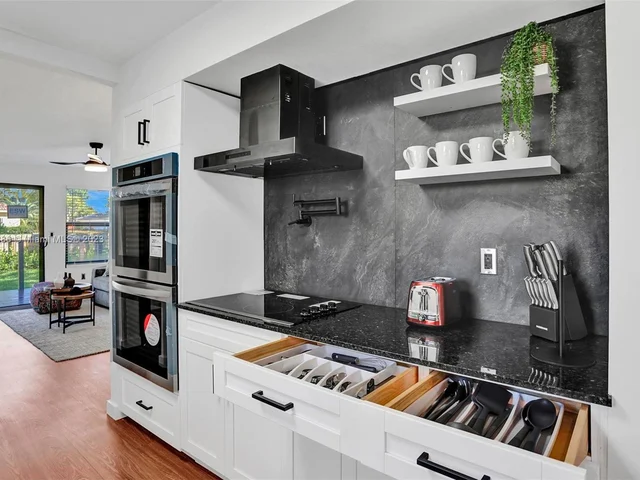 6529 SW 39th Ter, Miami FL 33155