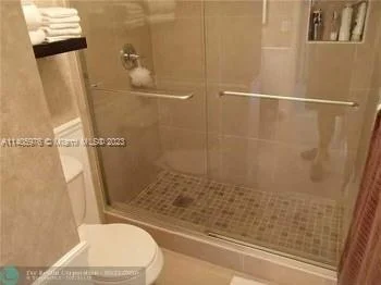 4400 Hillcrest Dr # 215B, Hollywood FL 33021