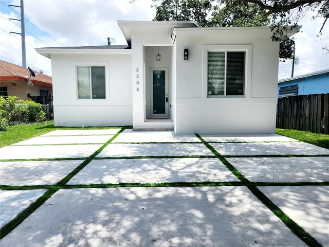 2206 Mcclellan St, Hollywood FL 33020