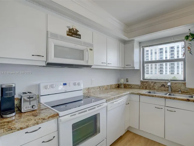 520 Orton Ave # 504, Fort Lauderdale FL 33304