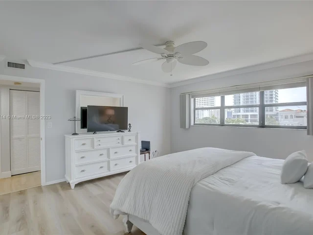 520 Orton Ave # 504, Fort Lauderdale FL 33304