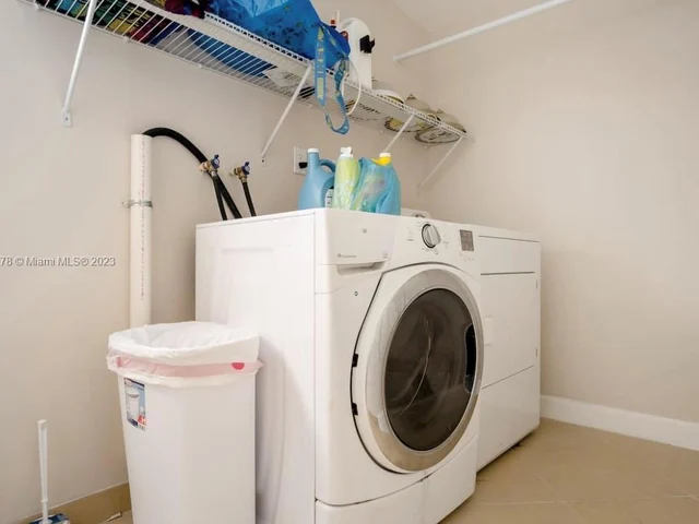 716 NE 7th St, Hallandale Beach FL 33009