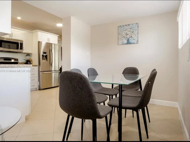 716 NE 7th St, Hallandale Beach FL 33009