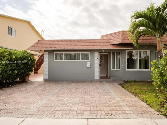 716 NE 7th St, Hallandale Beach FL 33009