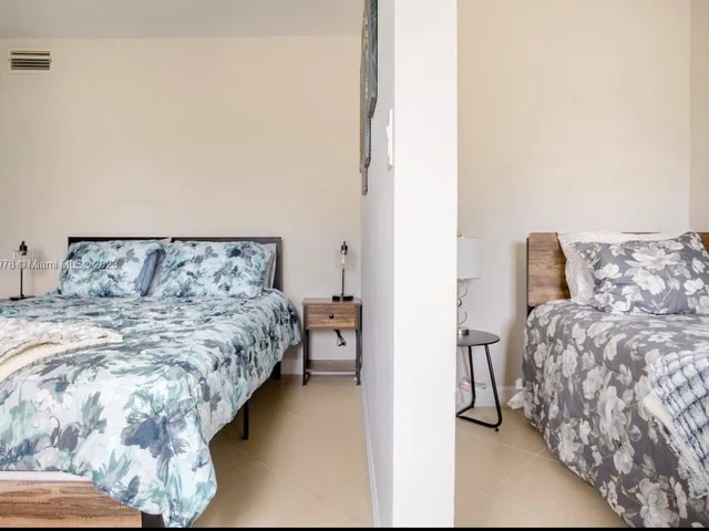 716 NE 7th St, Hallandale Beach FL 33009