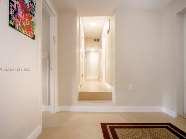 716 NE 7th St, Hallandale Beach FL 33009