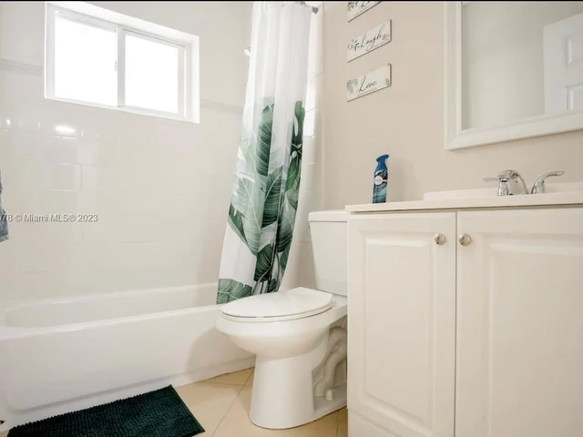 716 NE 7th St, Hallandale Beach FL 33009