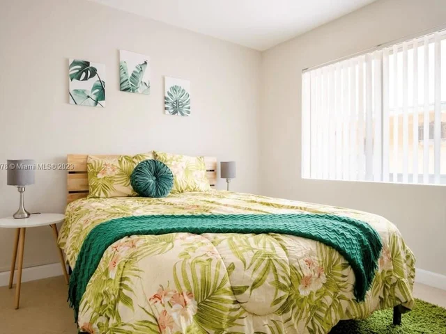 716 NE 7th St, Hallandale Beach FL 33009