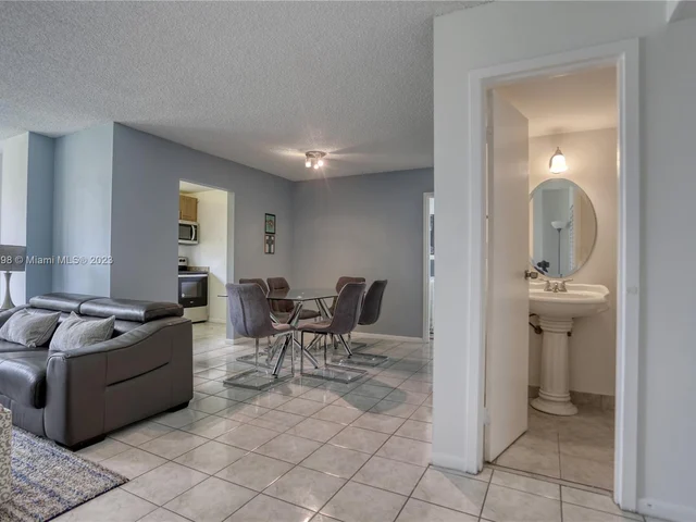 16909 N Bay Rd # 512, Sunny Isles Beach FL 33160