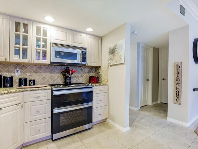 525 N Ocean Blvd # 424, Pompano Beach FL 33062