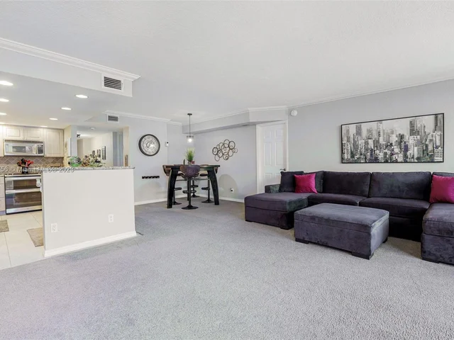 525 N Ocean Blvd # 424, Pompano Beach FL 33062