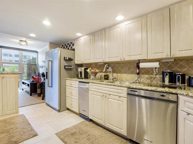 525 N Ocean Blvd # 424, Pompano Beach FL 33062