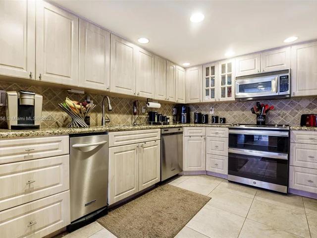 525 N Ocean Blvd # 424, Pompano Beach FL 33062