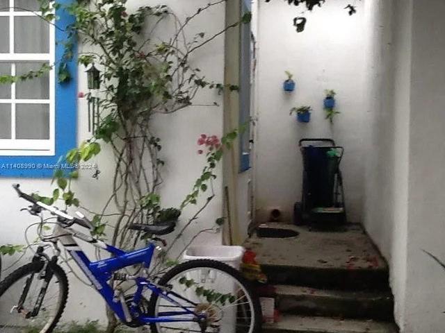 652 NE 77th St # 1, Miami FL 33138