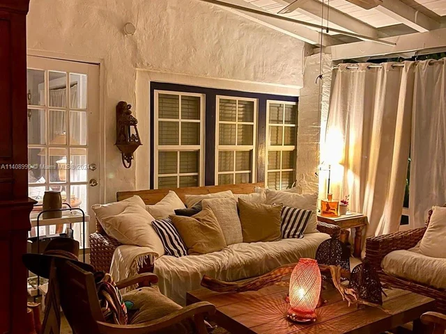 652 NE 77th St # 1, Miami FL 33138