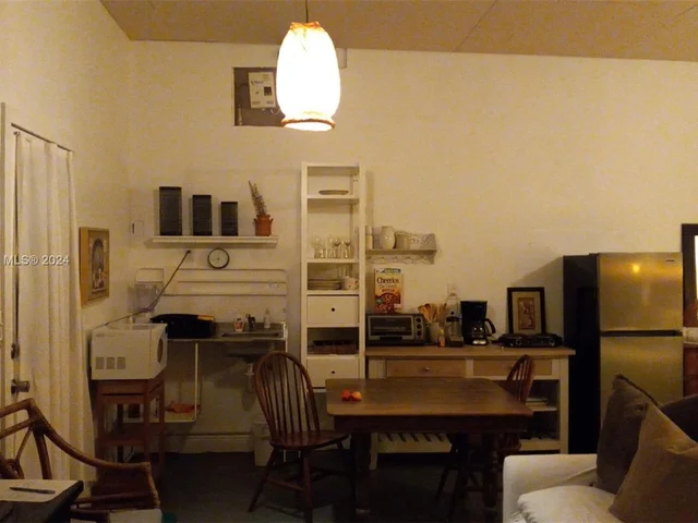 652 NE 77th St # 1, Miami FL 33138