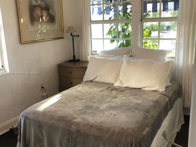 652 NE 77th St # 1, Miami FL 33138