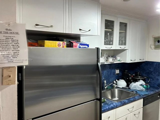 14255 Memorial Hwy 4h Hwy # 4H, Miami FL 33161