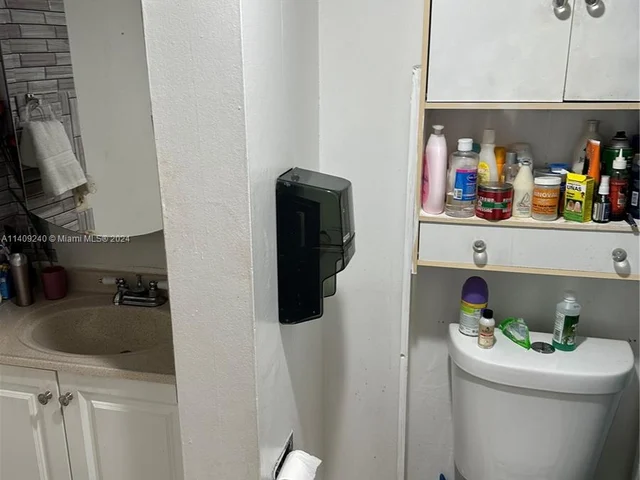 14255 Memorial Hwy 4h Hwy # 4H, Miami FL 33161