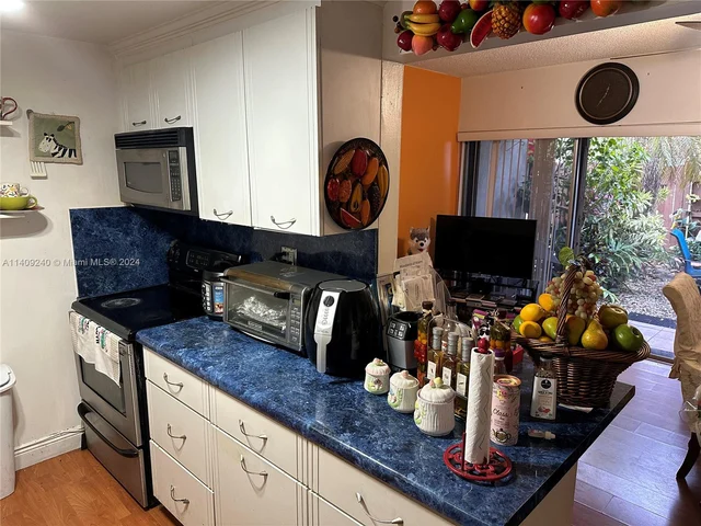 14255 Memorial Hwy 4h Hwy # 4H, Miami FL 33161