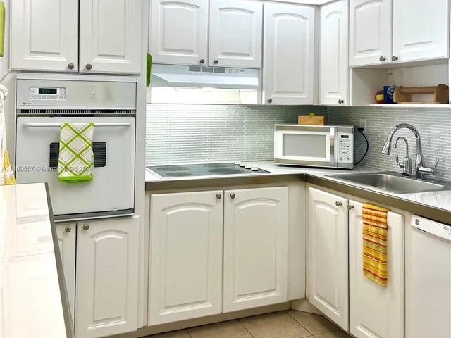 19370 Collins Ave # 1010, Sunny Isles Beach FL 33160